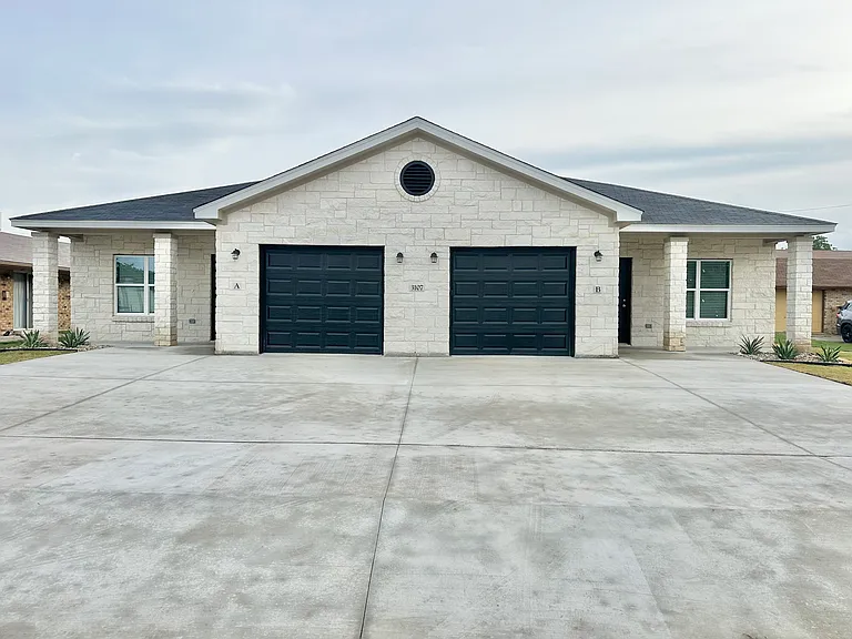 3109 Clinkenbeard Dr #3107A — Photo 2