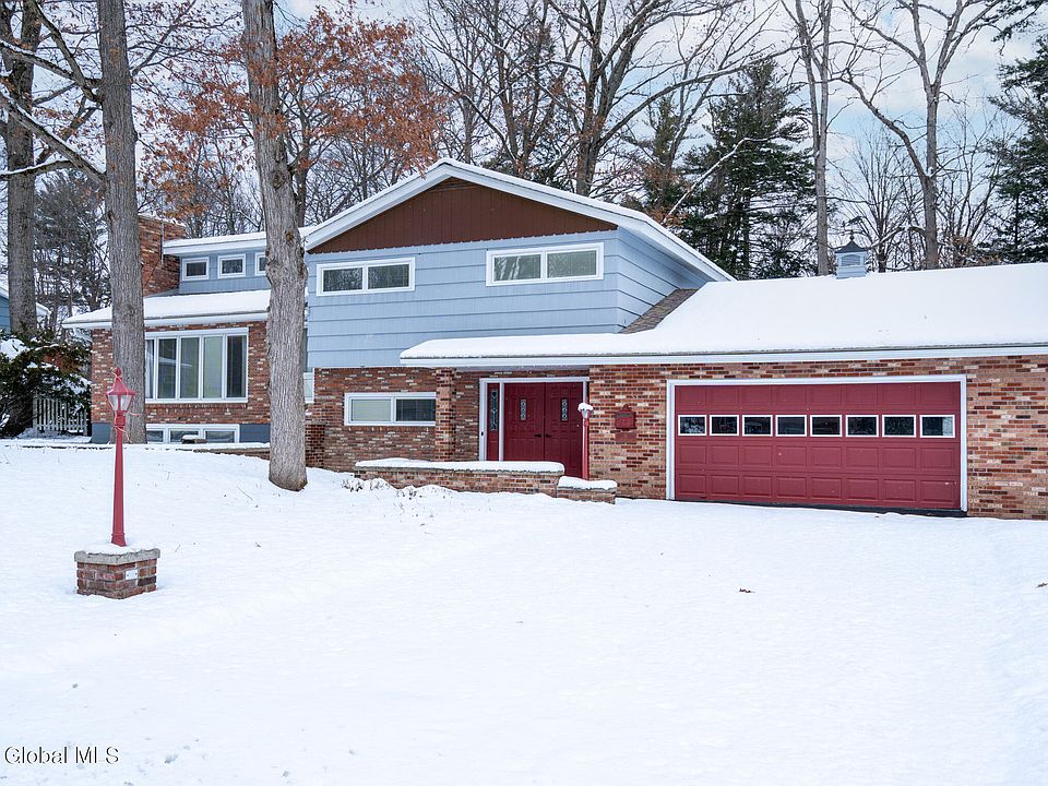 1st image of 36 Woodcrest Dr