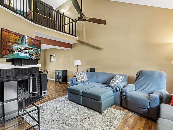 2nd image of 610 Wellington Ct