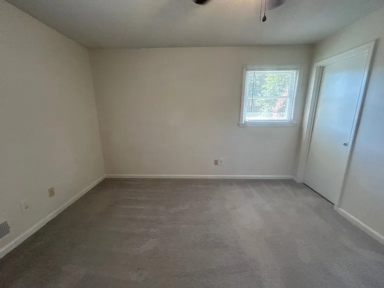 1015 Walters Ln — Photo 20
