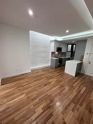 Rented by Reyes & Elsamad Real Estate Group | media 2