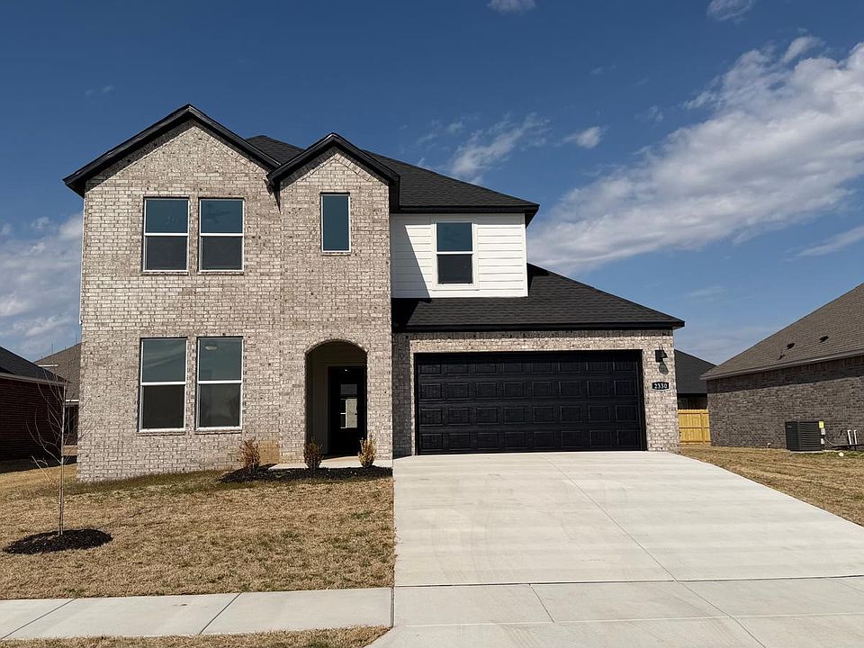 1st image of 2330 Longfellow Dr
