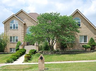 196 N Oak Mill St, Addison, IL 60101