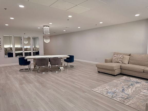 5th image of 531 Main St APT 201M