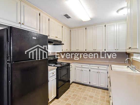 5th image of 525 Saddlewood Dr