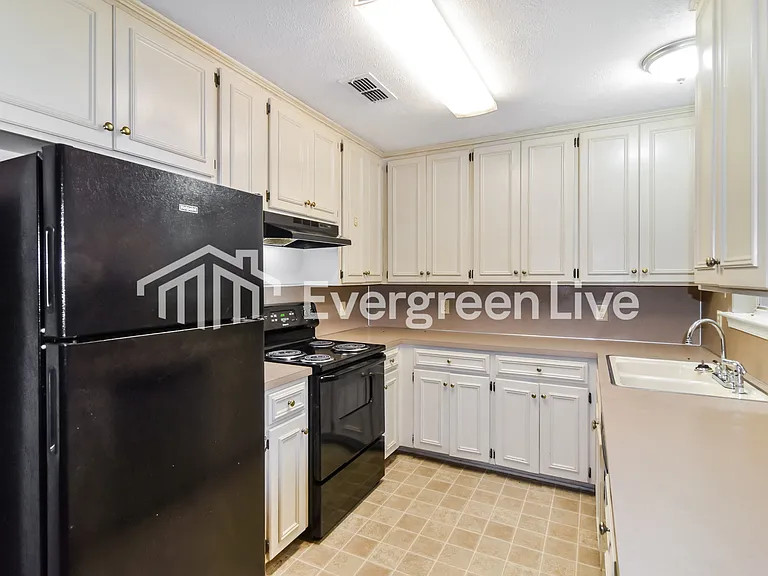 525 Saddlewood Dr — Photo 5
