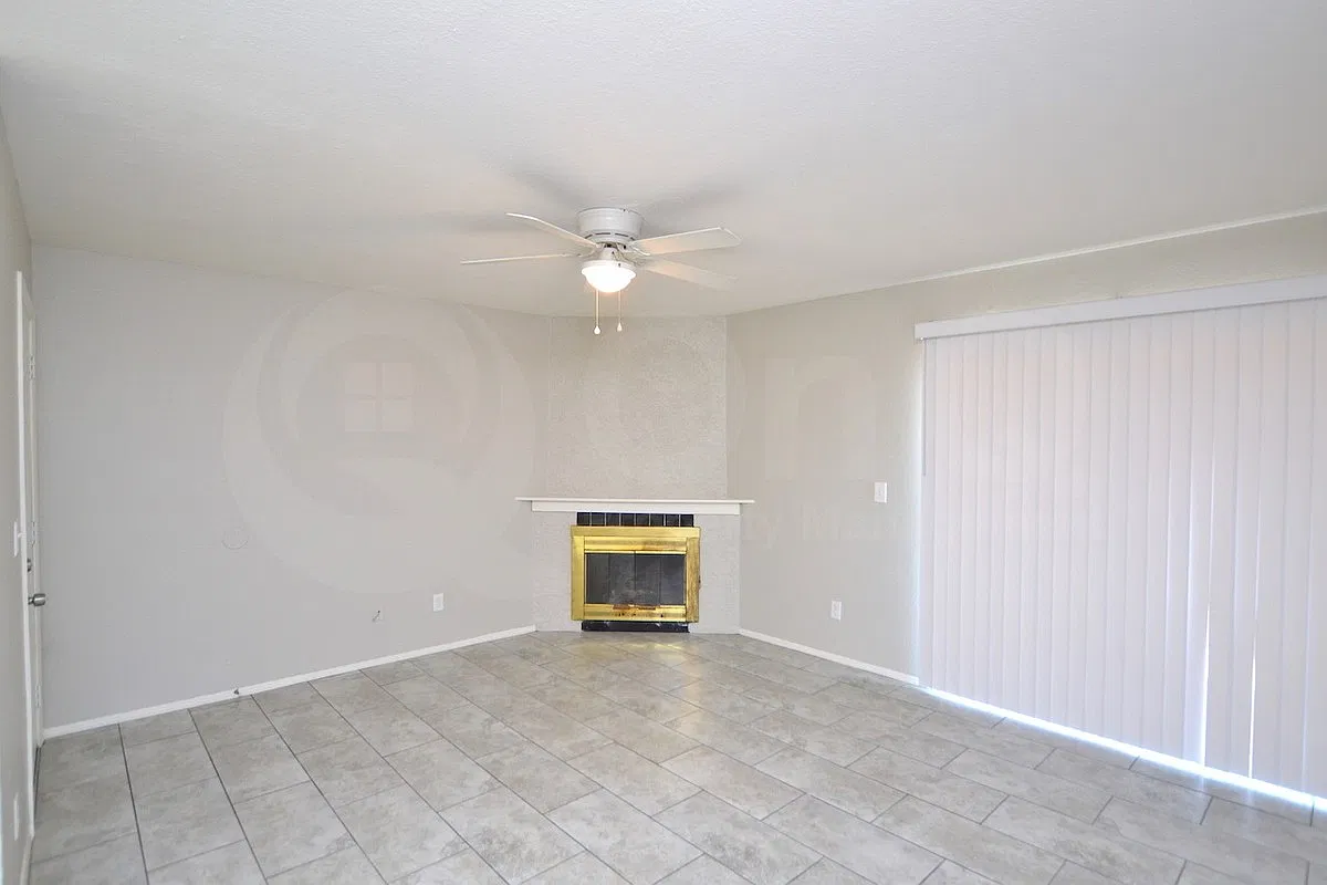 2 bed, 2.0 bath, 807 sqft, $1,149 — Photo 4