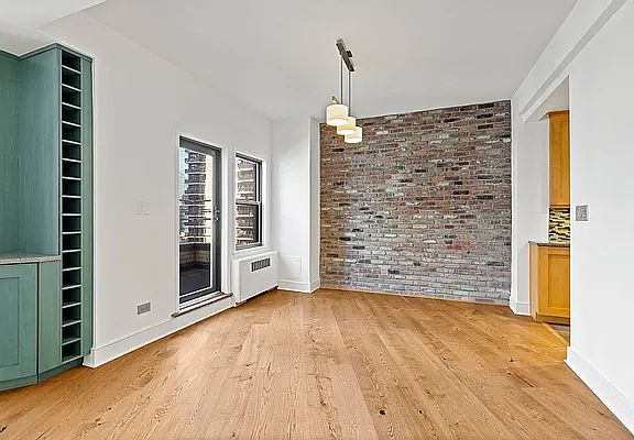 4th image of 301 E 48th St #15/16H