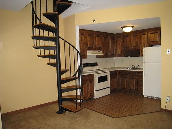 Living area/kitchen
