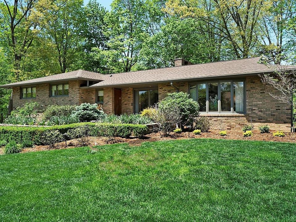 1st image of 430 Village Dr