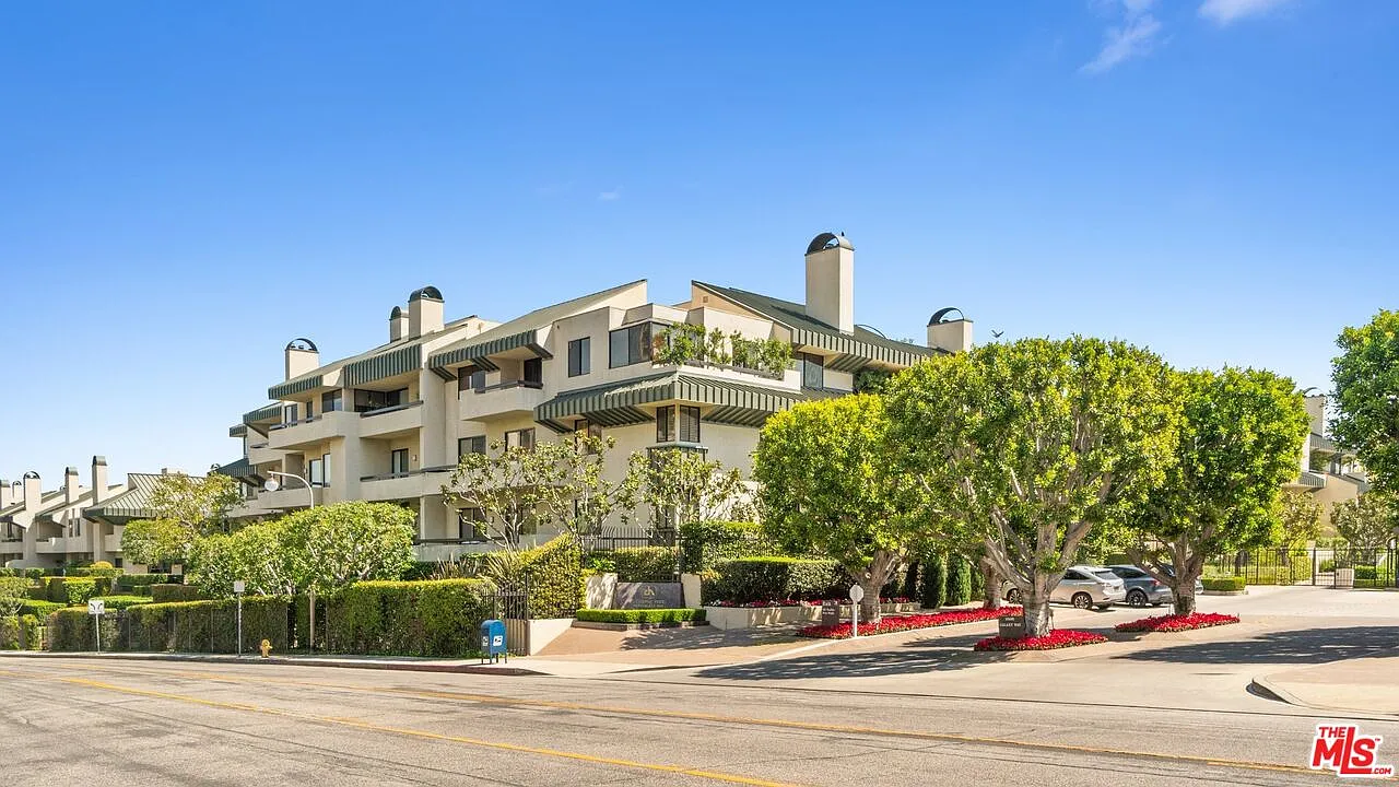 2 bed, 2.5 bath, 1961 sqft, $7,950 — Photo 4