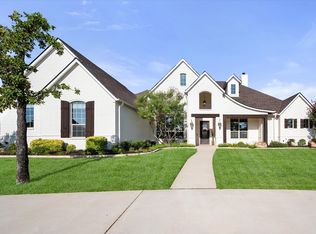 1050 Falcon Nest Dr, Kennedale, TX 76060