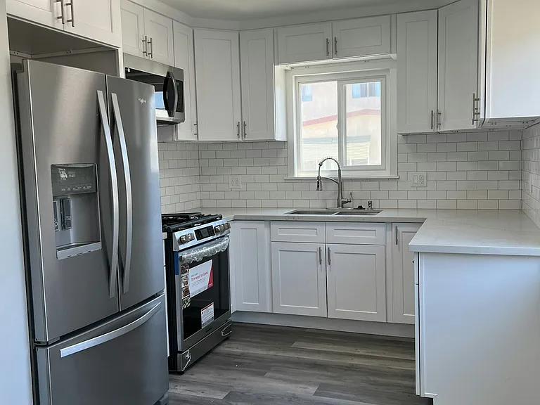 1030 E 2nd St #12 — Photo 5