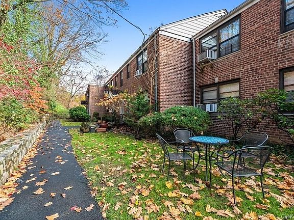 2nd image of 50 Rockledge Rd APT 2B