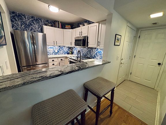 5th image of 1000 Nicholwood Dr APT 101