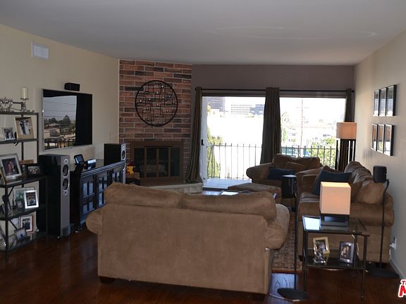 4th image of 838 S Barrington Ave APT 403
