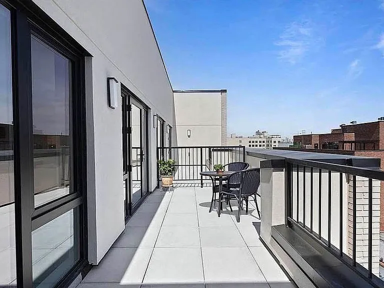 153 Erasmus St #7B — Photo 6