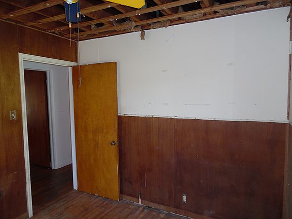 3rd image of 615 Kashmuir Pl