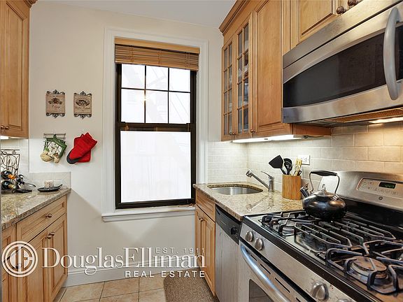 3rd image of 302 W 79th St APT 6F