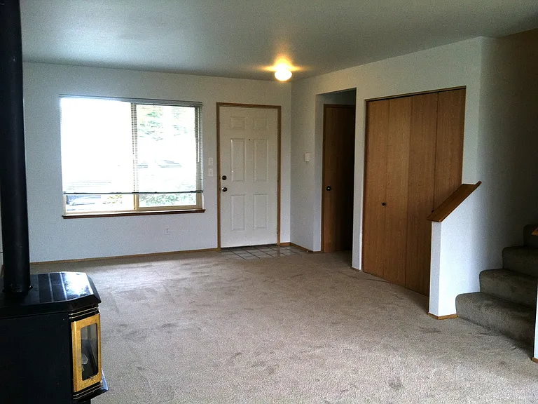 Big Rock Apartments (480 S Oak Harbor St.) — Photo 8