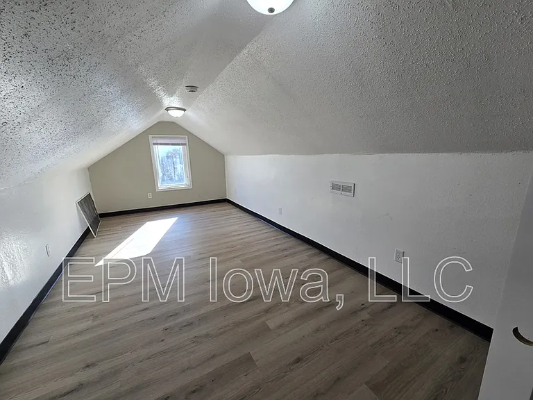 1125 N Barclay St — Photo 21