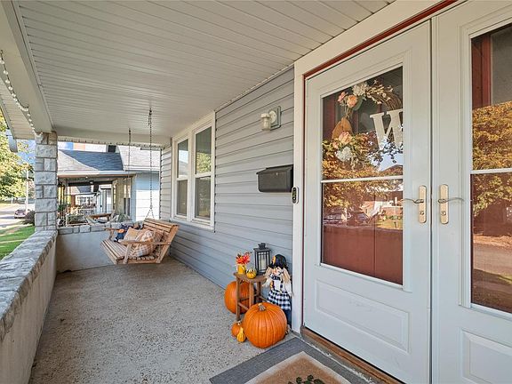 2nd image of 2144 Esther Ave