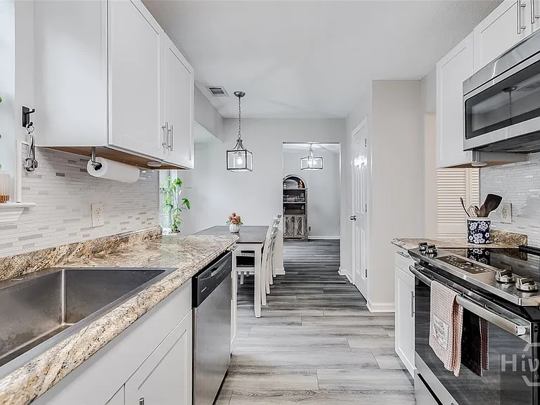 110 Embassy Ct — Photo 17