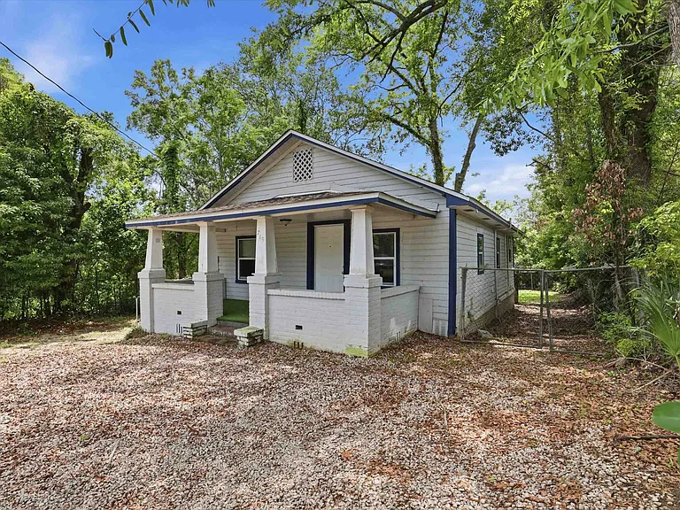 719 Dent St — Photo 3