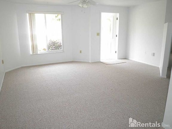 4th image of 3002 New England St