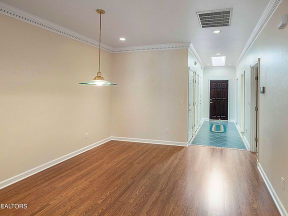 4th image of 8512 Oxford Dr