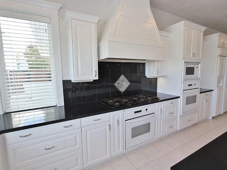 2291 N Greenview Ct — Photo 12