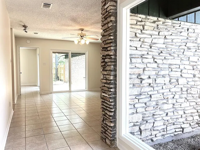 2305 Western Trails Blvd #A — Photo 6