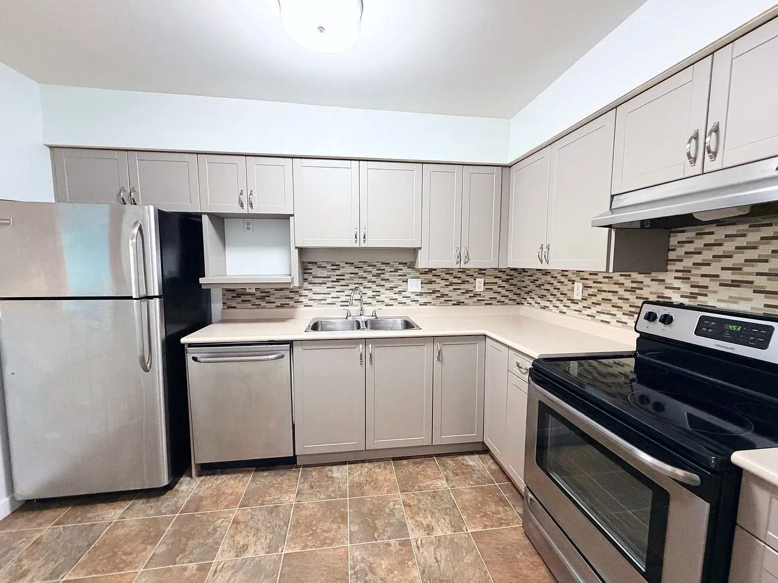 1 bed, 733 sqft, $1,450 — Photo 3
