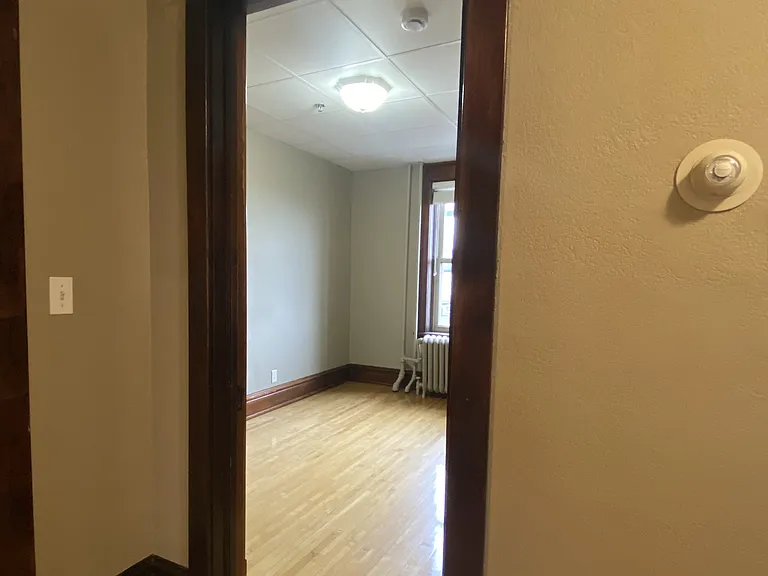 218 N 1st Ave W #7 — Photo 5