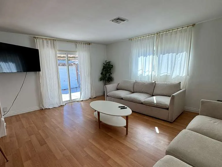 812 N Curson Ave — Photo 6