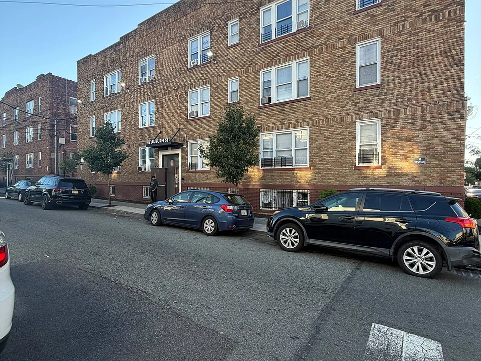 42 Auburn St #B1
