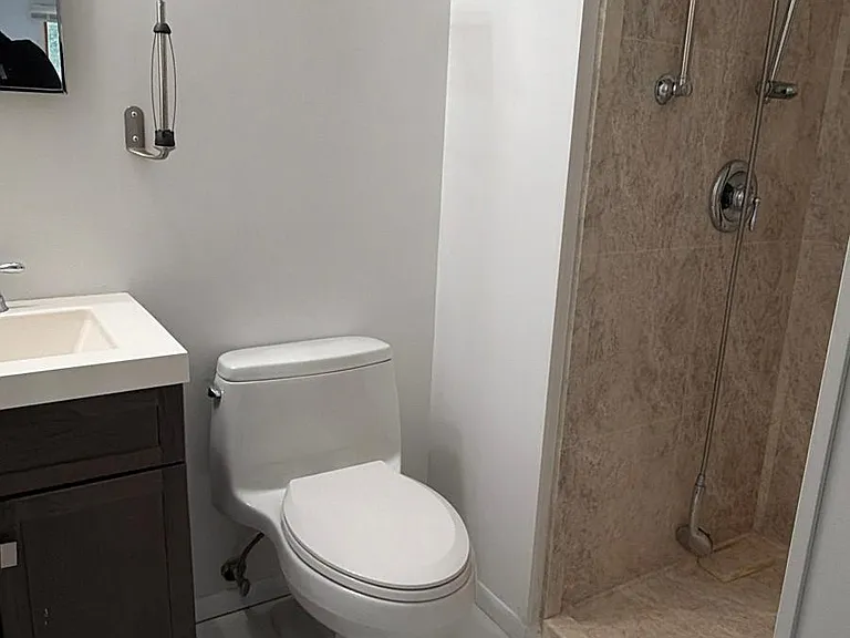 124 Auborn Ave — Photo 10