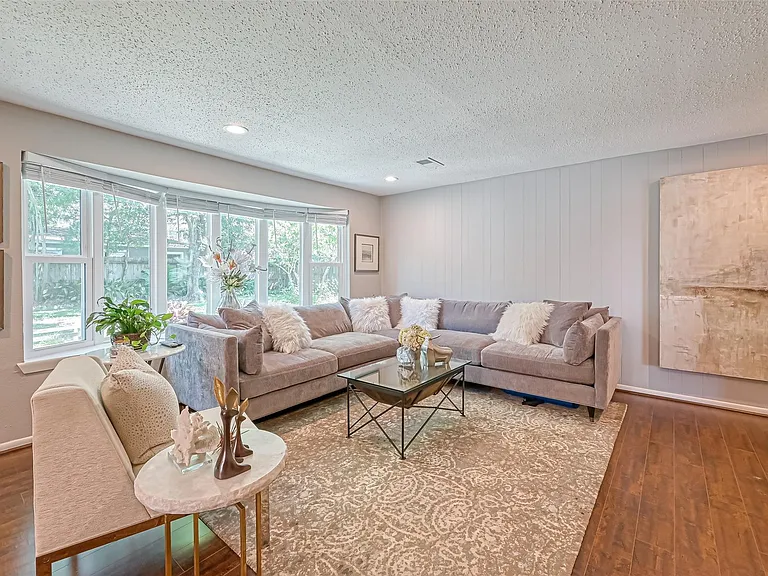 13914 Saint Marys Ln — Photo 9