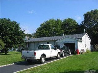 15 Nathan Dr, Bohemia, NY 11716