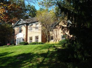 560 Golfview Dr, North Barrington, IL 60010