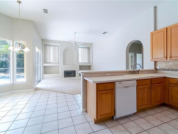 4th image of 1836 Vista Royale Blvd