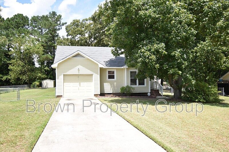 1st image of 121 Sprucepine Dr