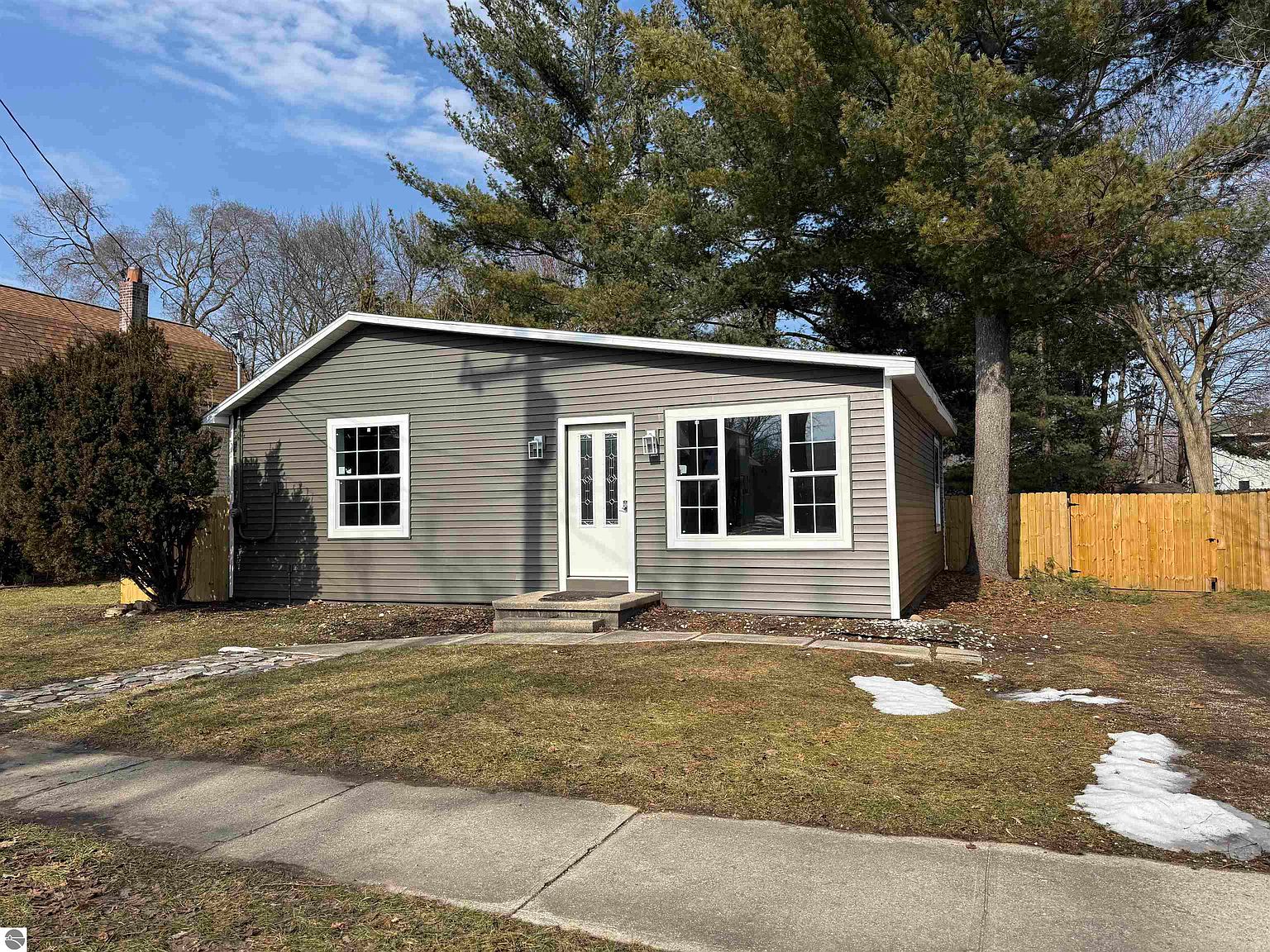 1005 E Chippewa St, Mount Pleasant, MI 48858 | Zillow