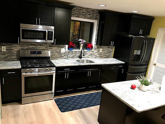 4th image of 20 Spencer St #221