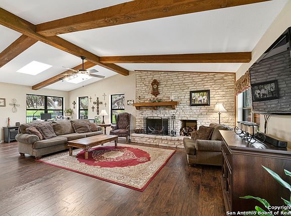 4th image of 124 Cypress Ln