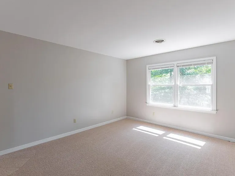 8915 Castle Point Dr — Photo 29