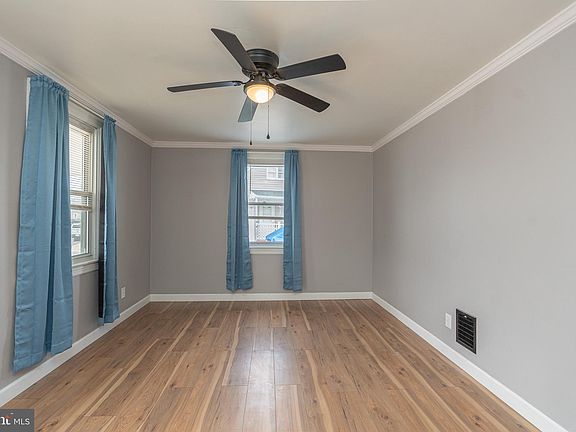 3rd image of 526 Bayside Dr