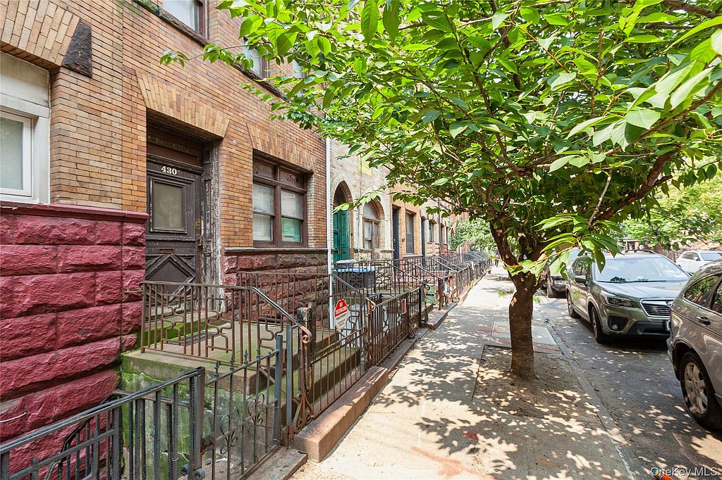 Studio house for sale in Mott Haven