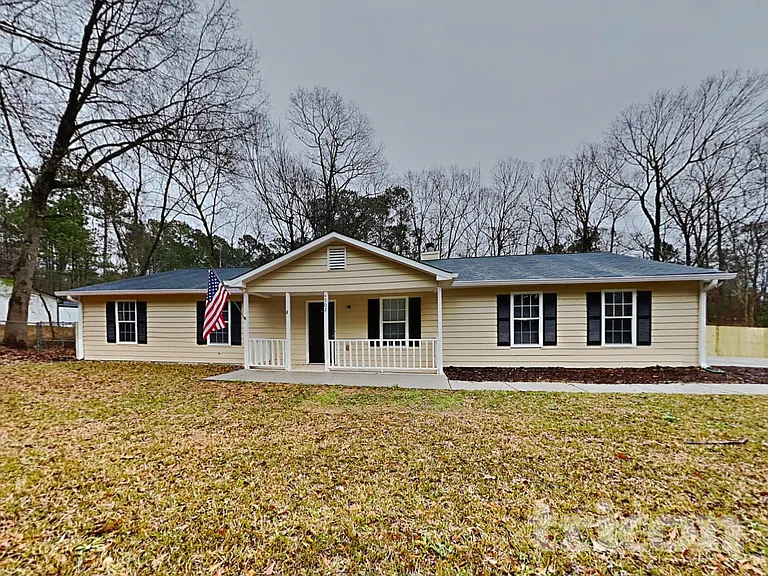 4702 Bullock Ln — Photo 2