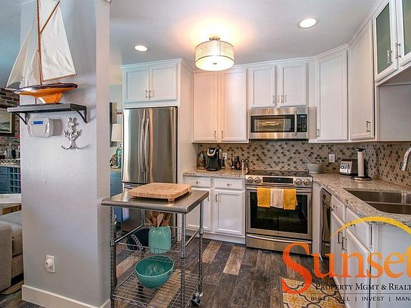 5th image of 840 Turquoise St Unit 109